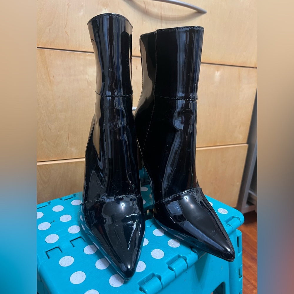 Black boots - Picture 3 of 4